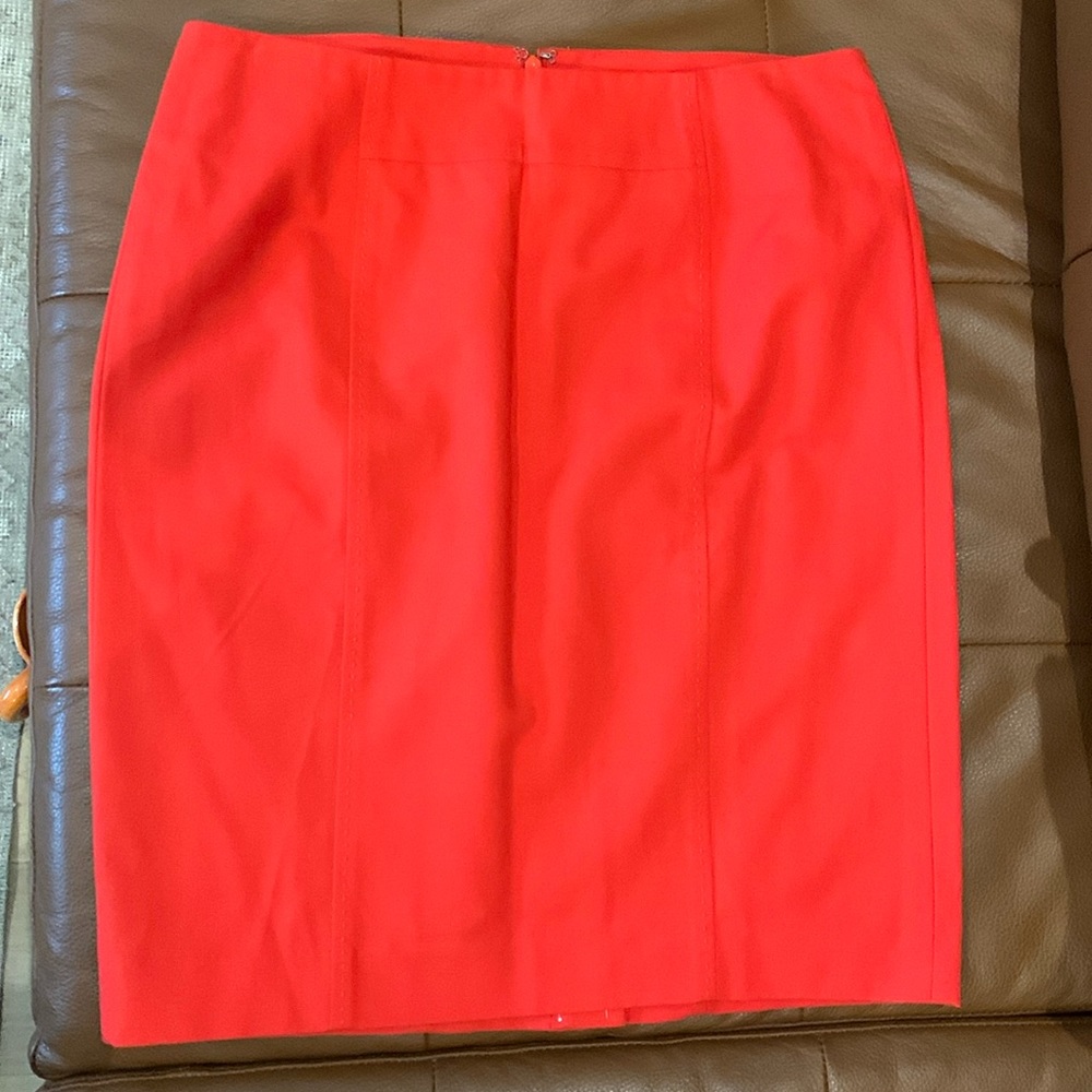 NWT Loft size 6 pencil skirt in poppy